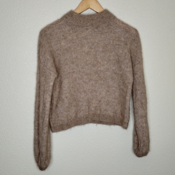 BANANA REPUBLIC Relaxed Balloon-Sleeve Sweater Tan Women's size Medium Petite - Picture 2 of 5